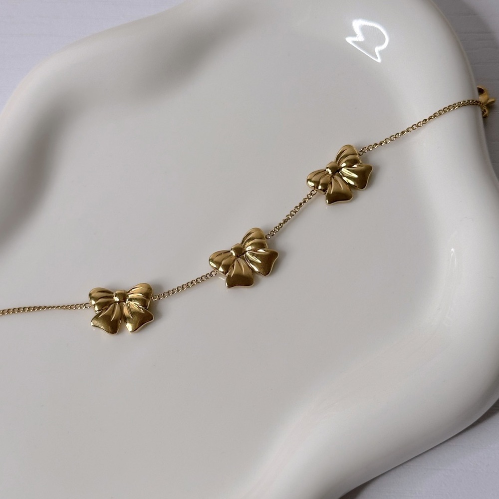 18KGP Bow Bracelet